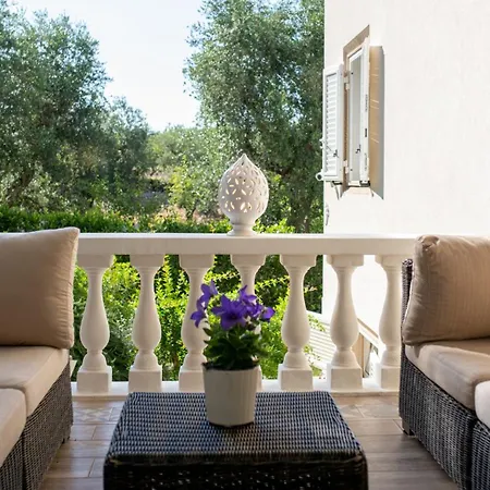 Villa Rudy 8, Emma Padresergio