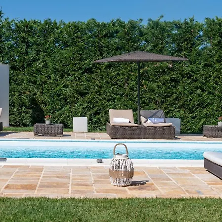 Villa Rudy 8, Emma *
