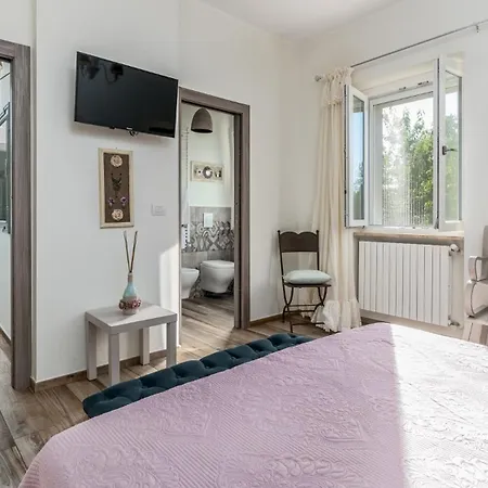 Villa Rudy 8, Emma